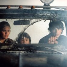 Maggie Grace, Cole Heppell e Tom Welling in una scena di The Fog