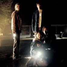 Maggie Grace, Cole Heppell, Tom Welling e Selma Blair in una scena di The Fog