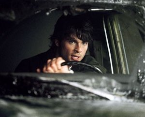 Tom Welling in una scena di The Fog