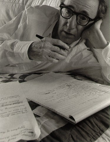 Woody Allen mentre scrive