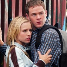 Kristen Bell con Aaron Ashmore nel terzo episodio di Veronica Mars
