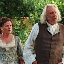 Brenda Blethyn e Donald Sutherland in Orgoglio e Pregiudizio