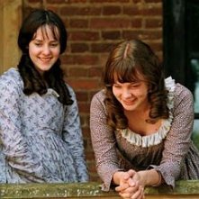 Jena Malone e Carey Mulligan in Orgoglio e Pregiudizio