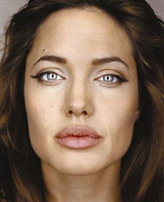Angelina Jolie 20984