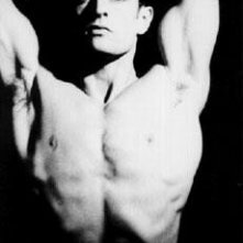 Rupert Everett a torso nudo
