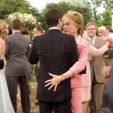 Shirley MacLaine in una scena di Vizi di famiglia - Rumor Has It