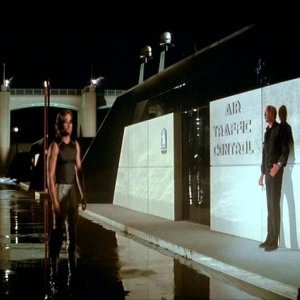 Kurt Russell e Lee Van Cleef in una scena di 1997: FUGA DA NEW YORK