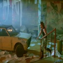 Kurt Russell nei panni di Jena Plissken in una scena di 1997: FUGA DA NEW YORK