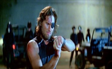 Kurt Russell è Jena Plissken in una scena di 1997: FUGA DA NEW YORK