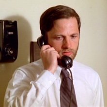 Lino Capolicchio in una scena de La casa dalle finestre che ridono