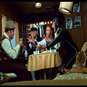 Mel Brooks, Marty Feldman, Dom DeLuise e James Caan in una scena de L'ULTIMA FOLLIA DI MEL BROOKS