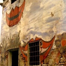 Una scena de LA CASA DALLE FINESTRE CHE RIDONO