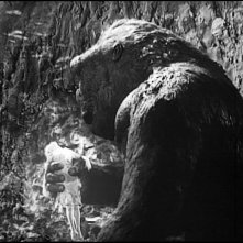 Fay Wray e Kong in una scena di KING KONG