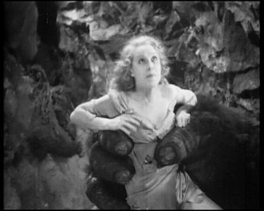 La diva Fay Wray in una scena di KING KONG