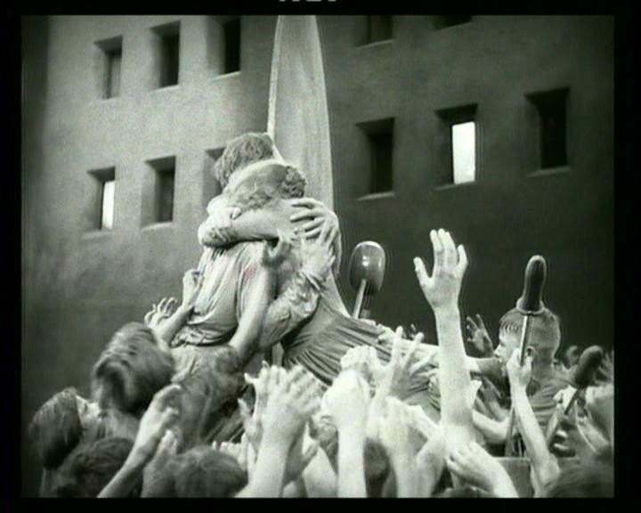 Gustav Frohlich E Brigitte Helm In Una Scena Di Metropolis 21361