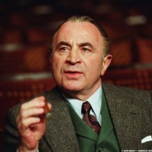 Bob Hoskins in Lady Henderson presenta