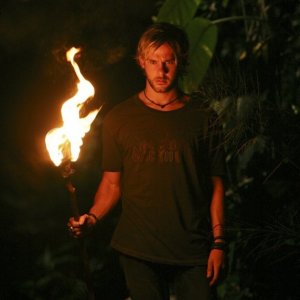 Dominic Monaghan in una sequenza dell'episodio 10 della seconda stagione di Lost
