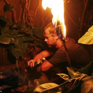 Dominic Monaghan in una scena dell'episodio 10 della seconda stagione di Lost