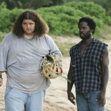 Jorge Garcia e Harold Perrineau in una scena dell'episodio 10 della seconda stagione di Lost