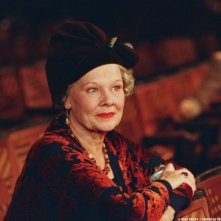 Judi Dench in Lady Henderson presenta