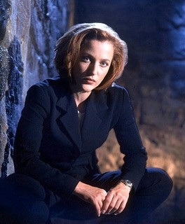 Gillian Anderson nei panni dell'agente Dana Scully di X-Files