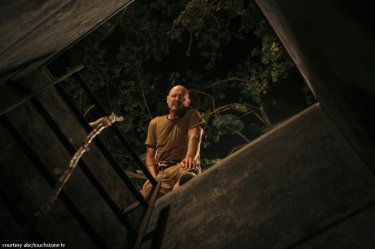 Terry O'Quinn in una scena dell'episodio 2x01 di Lost
