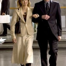 Jim Carrey accanto a Tea Leoni in Dick & Jane Operazione Furto