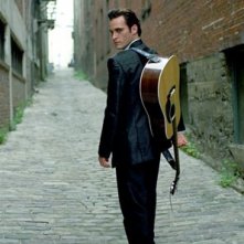 Joaquin Phoenix è Johnny Cash nel film Walk the Line