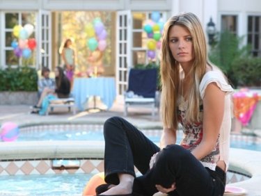 Mischa Barton in una scena di The O.C.