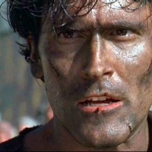 primo piano di Bruce Campbell ne L'armata delle tenebre