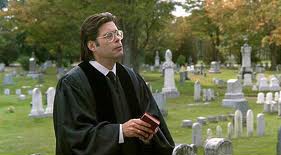 Stephen King in una scena di Pet Sematary