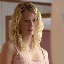 January Jones in Le tre sepolture