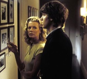 Kim Basinger e Jon Foster in The Door in the Floor