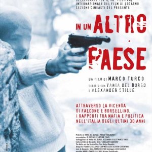 La locandina di In un altro paese