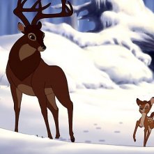 Una scena della pellicola d'animazione Bambi e il grande principe della foresta