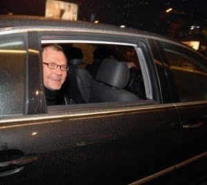 Berlinale 2006: il giurato Janusz Kaminski arriva all'aeroporto di Berlino