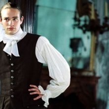 Charlie Cox in una scena di Casanova