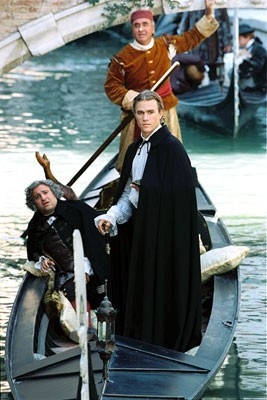 Omid Djalili e Heath Ledger in Casanova