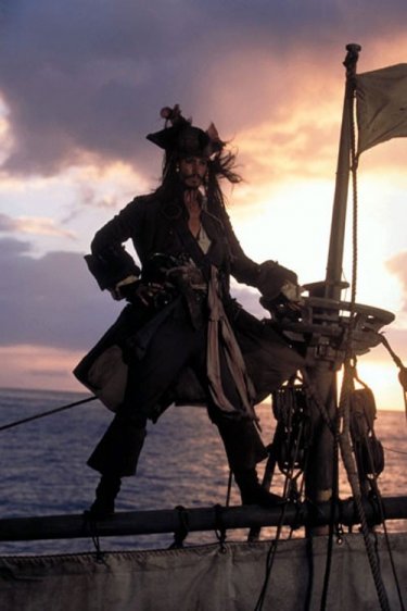 Johnny Depp è Jack Sparrow in Pirati dei Caraibi - La maledizione del forziere fantasma
