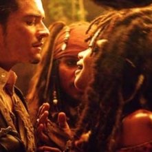 Orlando Bloom in una scena del film Pirati dei Caraibi - La maledizione del forziere fantasma