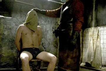 Una scena di tortura nel film Hostel
