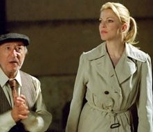 Claudia Gerini  in una scena de La terra