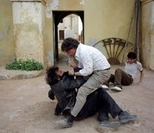 Una scena del film La terra