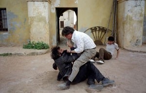 Una scena del film La terra