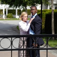 Mahershalalhashbaz Ali e Laura Allen in una scena di The 4400