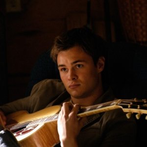 Patrick Flueger in una scena di The 4400