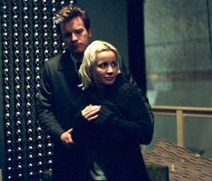 Ewan McGregor e Janeane Garofalo in Stay