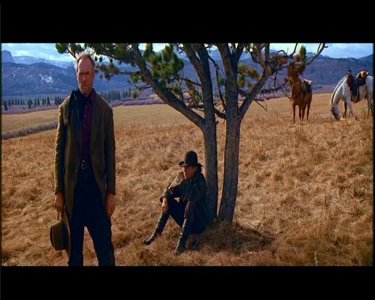 Clint Eastwood e Richard Harris in una scena de GLI SPIETATI