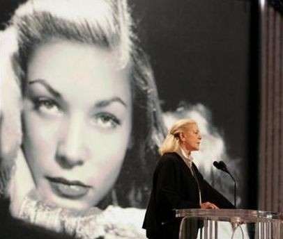 Lauren Bacall durante le prove al Kodak Theater