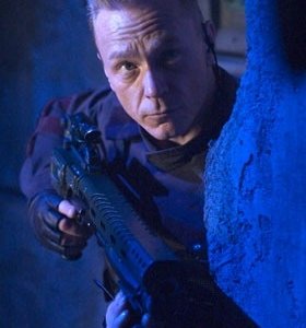 Ben Daniels in una scena di Doom